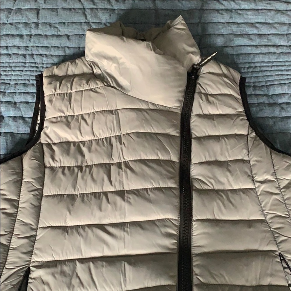 NWOT Andrew Marc grey puffer vest — Sz XL